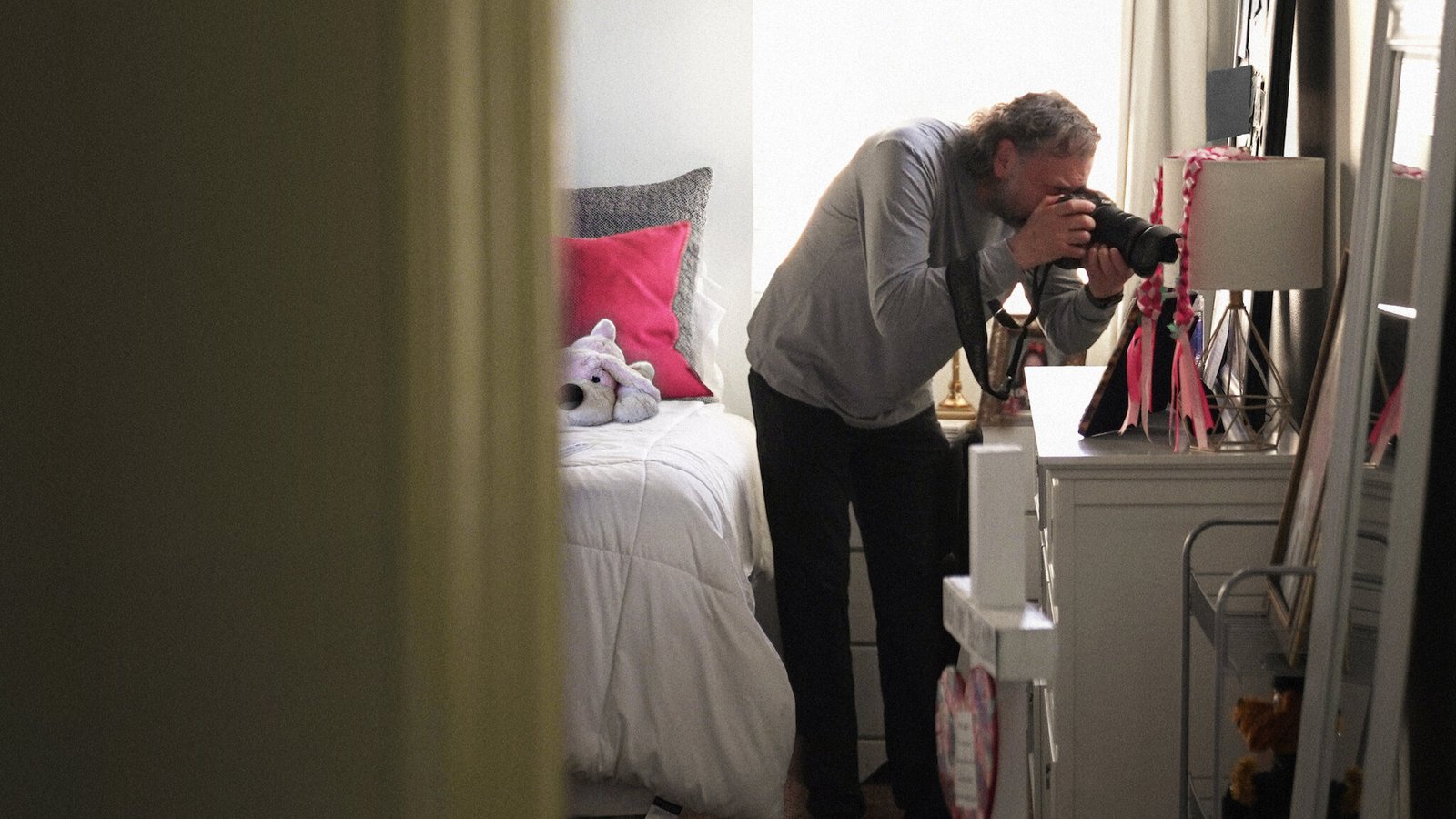 All the Empty Rooms is a deeply emotional Netflix documentary that follows the untouched bedrooms of children killed in school shootings. Through silence, memories and intimate storytelling, the film reveals the lasting impact on families and communities. A powerful and unforgettable watch for anyone seeking meaningful true stories.